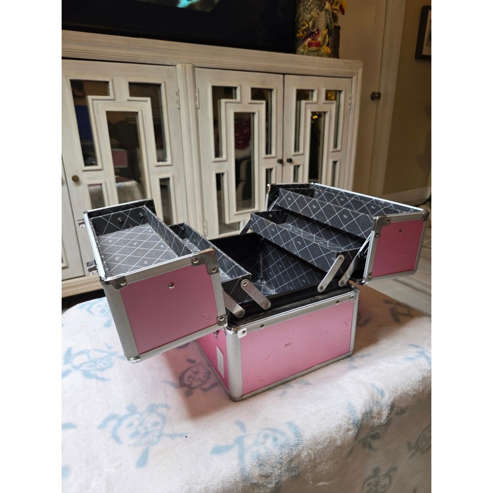 Caboodles Pink Aluminum Makeup Train Case Professional Vanity Storage Box 4 Tray - Picture 14 of 16